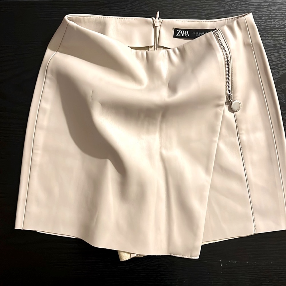 Zara light beige skirt/ skort